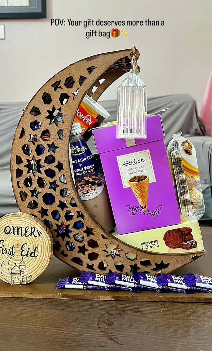 Crescent moon gift tray with a lantern and wrapped gifts